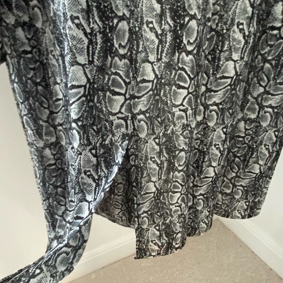 Laurie Felt Animal-Print Duster BLACK SNAKE Small Polyester Printed - Picture 6 of 16